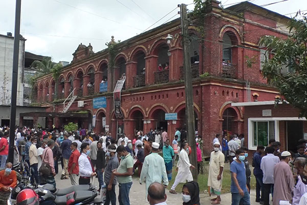বরিশালে প্রশাসনের মামলায় গ্রেফতার আওয়ামী লীগের ১২ নেতাকর্মীর জামিনের আবেদন