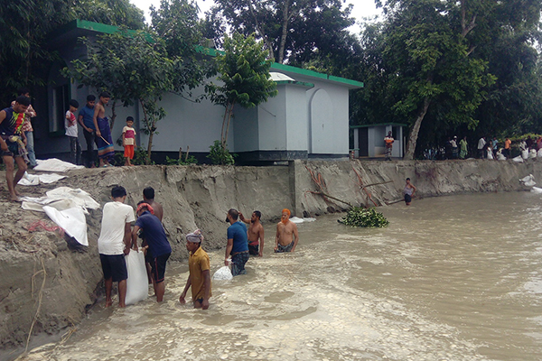 টাঙ্গাইলে যমুনা নদীর পানি বিপদসীমার উপরে 