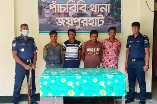 অটোরিকশা ছিনতাই চক্রের ৪ সদস্য গ্রেফতার