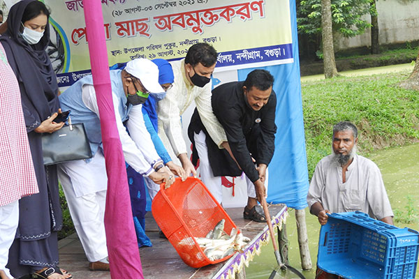 নন্দীগ্রামে মাছের পোনা অবমুক্ত
