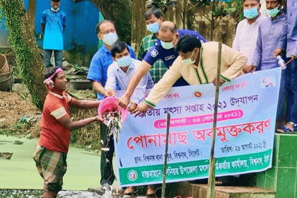 বিশ্বনাথে মাছের পোনা অবমুক্ত