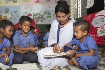 আগে শিক্ষকদের টিকা দেওয়ার পরামর্শ বিশ্ব স্বাস্থ্য সংস্থার

