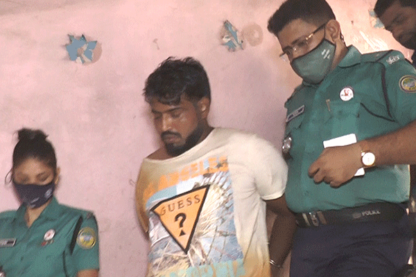 বরিশালে ব্যাংকের সিঁড়িতে ছিনতাইয়ের চেষ্টা, যুবক আটক 