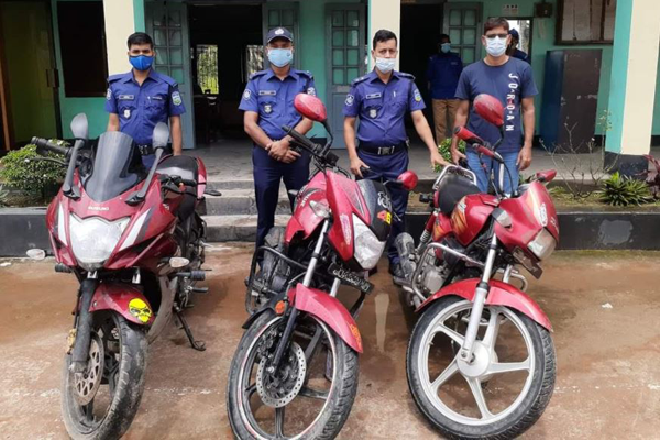 নেত্রকোনায় ৩ চোরাই মোটরসাইকেল উদ্ধার, গ্রেফতার ২