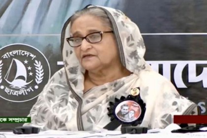 পাকিস্তানি সেনাদের বিরুদ্ধে জিয়ার গুলি চালানোর নজির নেই : প্রধানমন্ত্রী 