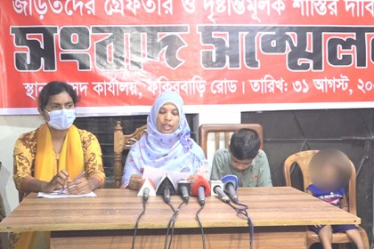 স্বামীকে পরকীয়ায় বাধা দেওয়ায় গৃহবধূকে হত্যা চেষ্টার অভিযোগ