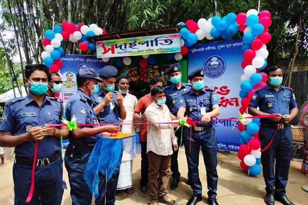 গাইবান্ধা জেলা পুলিশের সহায়তায় নতুন জীবন পেলেন মানসিক প্রতিবন্ধী
