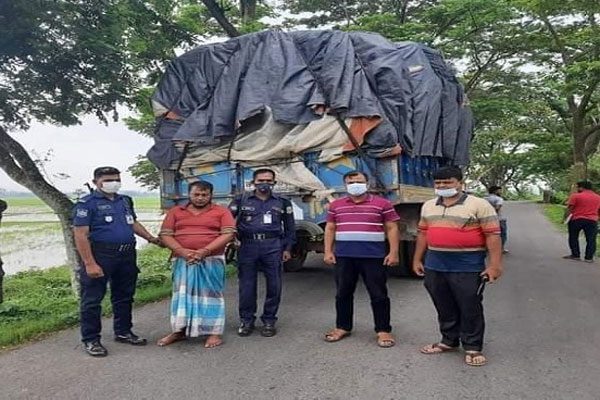নাটোরে আন্তঃজেলা ট্রাক ছিনতাই চক্রের মূলহোতা গ্রেফতার