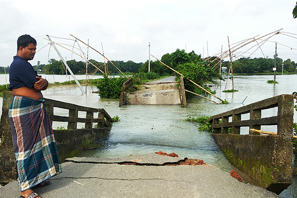 বাসাইলে পানির স্রোতে ভেঙে পড়ল কালভার্ট