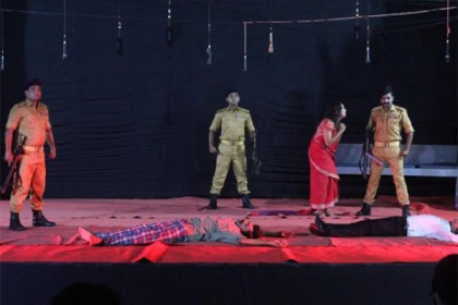 শরীয়তপুরে মঞ্চস্থ হলো নাটক ‘অভিশপ্ত আগস্ট’