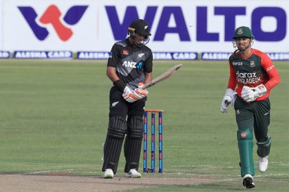 ১০ রানে ৪ উইকেট হারাল নিউজিল্যান্ড
