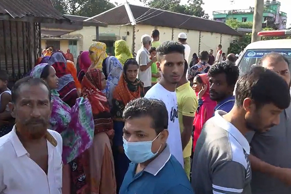 সাভারে প্রবাসীর স্ত্রীকে গলা কেটে হত্যা