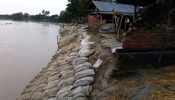 নবাবগঞ্জে করতোয়া নদীর ভাঙন রোধে কাজ শুরু