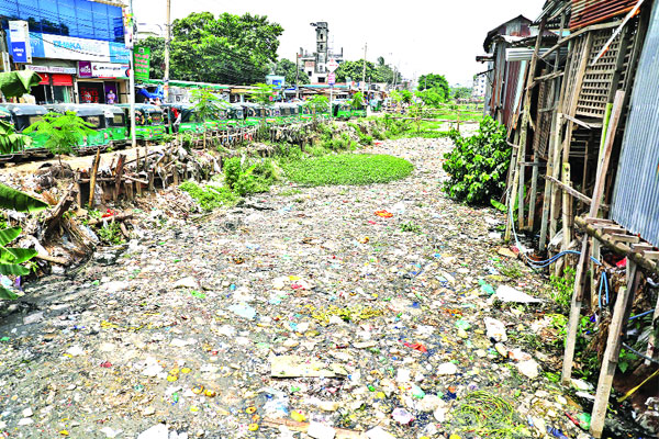 খাল এখন ময়লার ভাগাড়