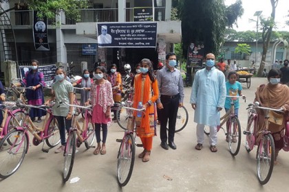 কেরানীগঞ্জে শিক্ষার্থীদের মাঝে বাইসাইকেল বিতরণ 


