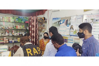 খুলনায় ভুয়া চিকিৎসকের বিরুদ্ধে
র‌্যাবের অভিযান  