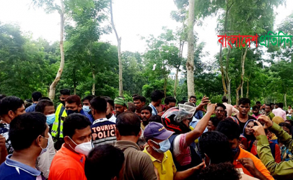 চা বাগানে ছবি তোলা নিয়ে ছাত্রলীগ-চা শ্রমিক বাকবিতণ্ডা, রিসোর্টে ভাঙচুর