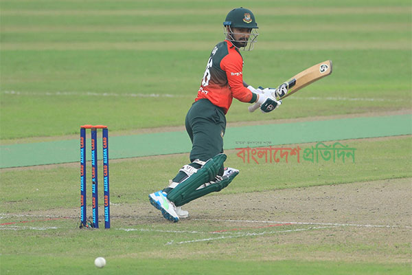 দারুণ শুরুর পর ১৩ রানেই নেই ৩ উইকেট!