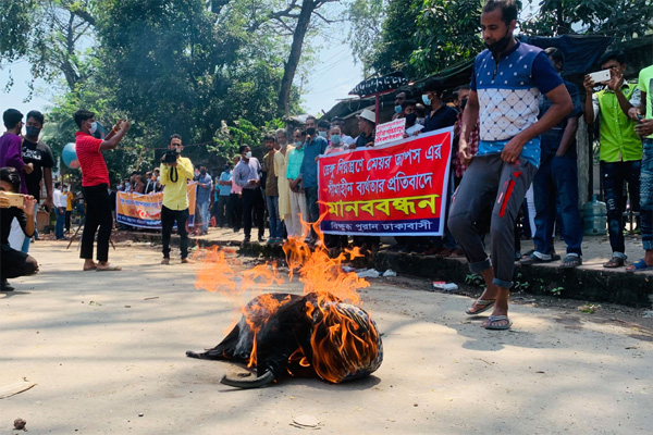 রাজধানীতে মেয়র তাপসের কুশপুত্তলিকা দাহ

