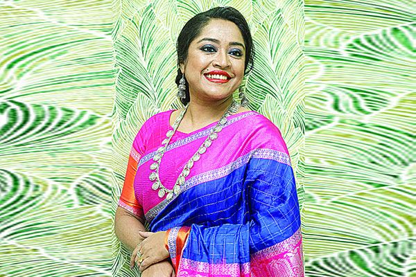 ‘গৌরী’ রূপে আসছেন