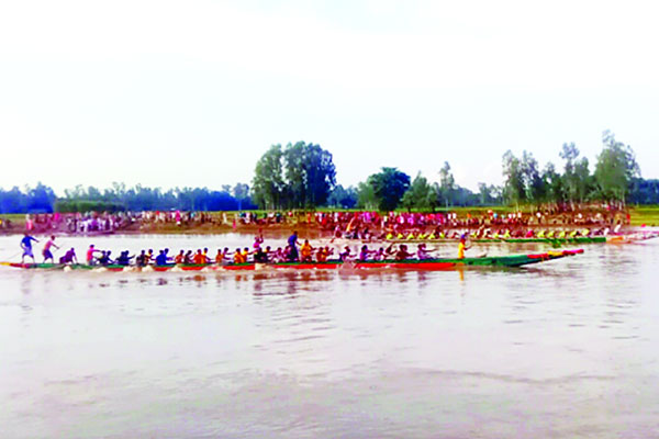 ভাঙ্গা ও ঘোড়াঘাটে নৌকাবাইচ অনুষ্ঠিত