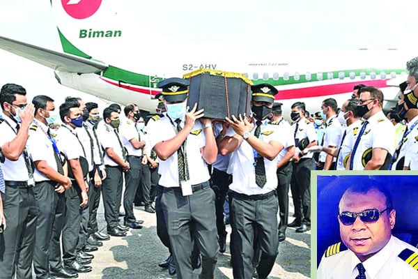 মায়ের কবরের পাশে দাফন ক্যাপ্টেন নওশাদের