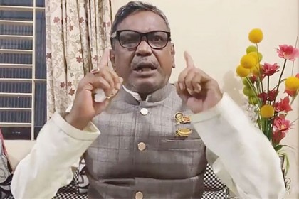 এসপি তোর ‘গদি’ ভেঙে দেওয়া হবে: কাদের মির্জা

