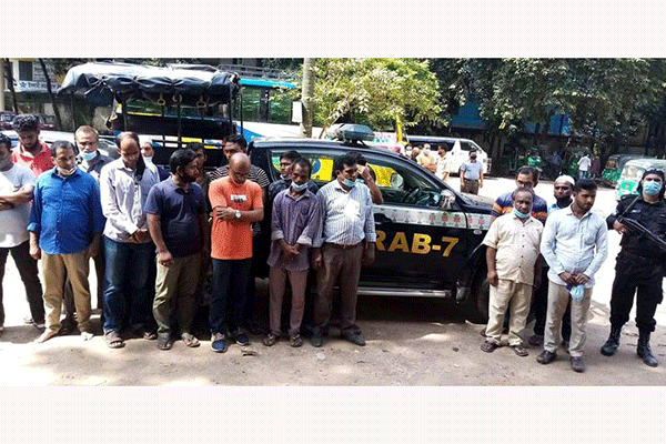 চমেক হাসপাতাল ও বিআরটিএ’র ২৮ দালাল আটক  