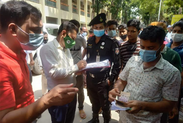 সাতক্ষীরা সদর হাসপাতাল ও বিআরটিএ অফিসে দালাল চক্রের ৫ সদস্য গ্রেফতার