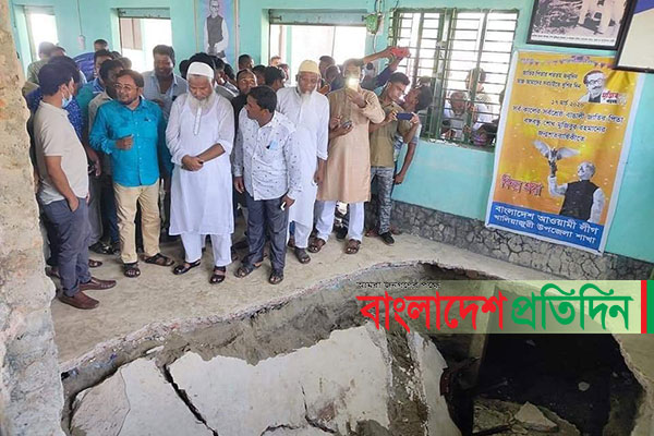 নেত্রকোনায় আওয়ামী লীগের অফিসের ফ্লোর ধসে আহত ৭