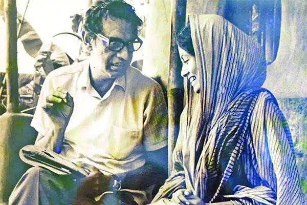 সত্যজিৎ রায়ের ‘অপরাজিত সত্যজিৎ’-এ ববিতা