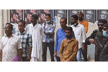মিটফোর্ড হাসপাতালে দালালি করার সময় আটক ১৪

