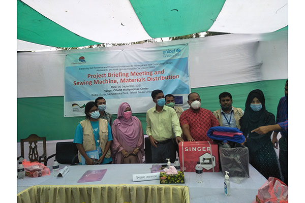 স্থানীয় কিশোরীদের আত্মকর্মসংস্থানে 
টেকনাফে সেলাই মেশিন বিতরণ