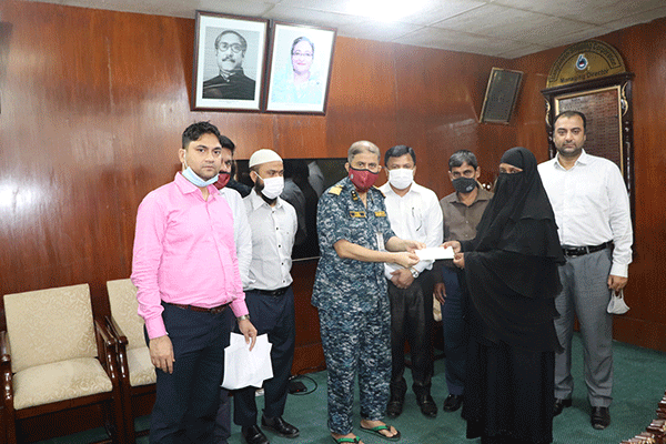 বিএসসির নাবিককে পাঁচ লাখ টাকা ক্ষতিপূরণ প্রদান