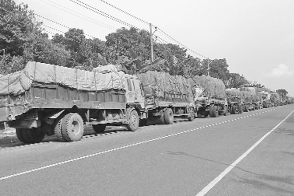 দৌলতদিয়া-পাটুরিয়ায় গাড়ির চাপ, ভোগান্তি