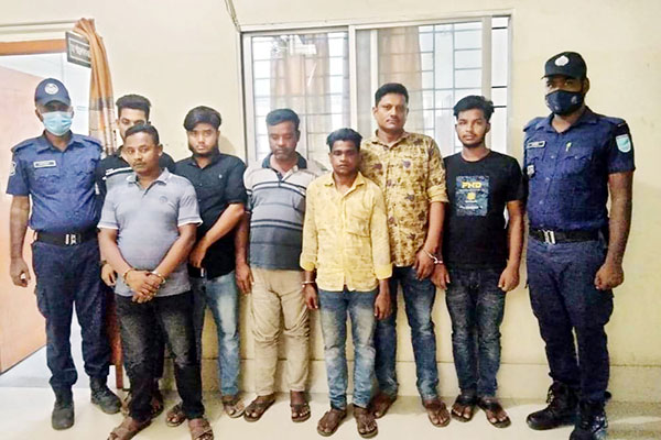 দৌলতদিয়া ফেরিঘাটে ট্রাকে চাঁদাবাজি, গ্রেফতার ৭