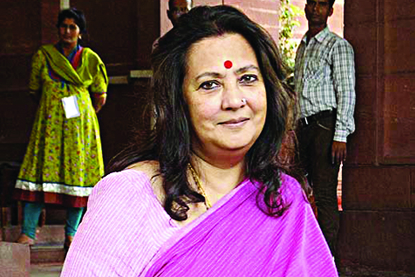 বাড়িতে হামলা