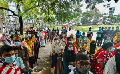 গণটিকার দ্বিতীয় ডোজ শুরু আজ, প্রথম দুই ঘণ্টা শুধু বয়স্ক ও নারীদের টিকা দেওয়া হবে