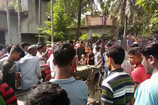 চুয়াডাঙ্গায় প্রবাসীর স্ত্রীকে গলা কেটে হত্যা
