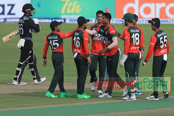 চতুর্থ টি-টোয়েন্টিতে টস জিতে ব্যাটিংয়ে নিউজিল্যান্ড