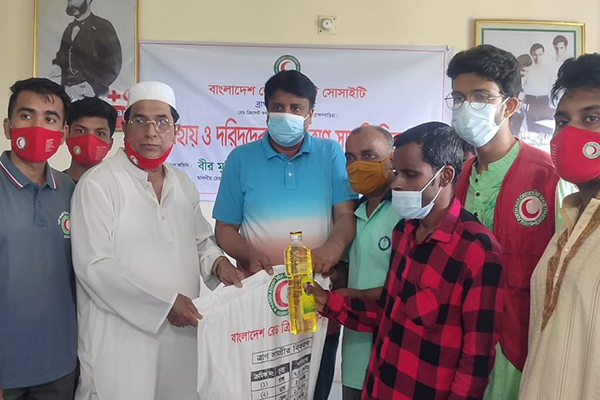
ব্রাহ্মণবাড়িয়ায় প্রতিবন্ধীদের মাঝে ত্রাণ সামগ্রী বিতরণ