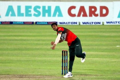 ১০ রানে ৪ উইকেট নিলেন নাসুম 