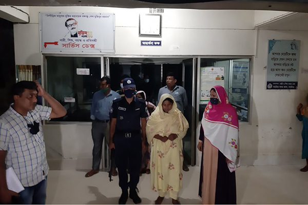 গৃহকর্মীকে গরম ইস্ত্রির ছ্যাঁকা, সিআইডি কর্মকর্তার স্ত্রী গ্রেফতার