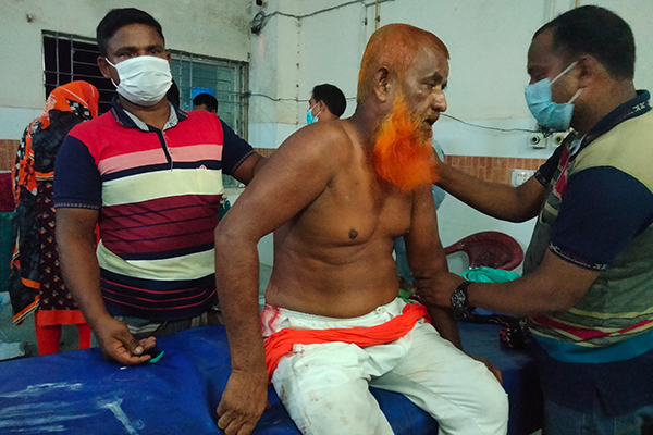 জামাইয়ের ছুরিকাঘাতে শ্বশুর-শাশুড়ি জখম
