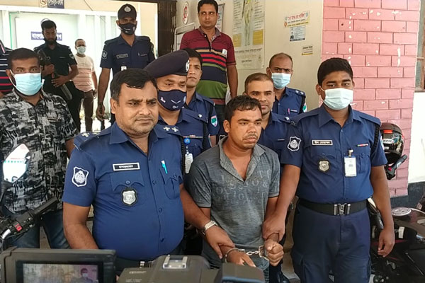 কেন পরকীয়া প্রেমিকাকে গলাকেটে হত্যা, কারণ জানালেন যুবক