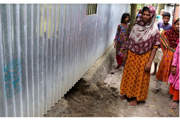 শাজাহানপুরে সিঁদ কেটে চুরি বৃদ্ধির
ঘটনায় আতঙ্ক