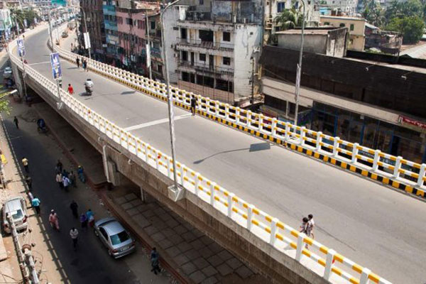 ফ্লাইওভার থেকে পড়ে এক ব্যক্তির মৃত্যু

