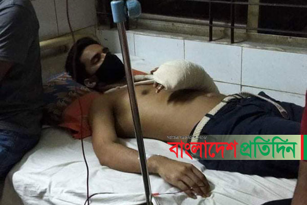 বেরোবিতে শিক্ষার্থীর হাতের রগ কর্তন, শিক্ষককে মারধর