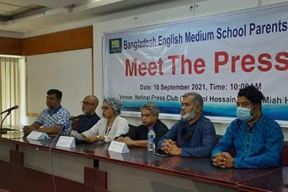 ‘অভিভাবকদের সঙ্গে কথা বলেন না ইংলিশ মিডিয়াম স্কুলপ্রধানরা’
