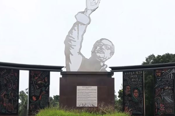 নতুন প্রজন্মকে বঙ্গবন্ধু ও বাংলার ইতিহাস জানাচ্ছে যে ভাস্কর্য